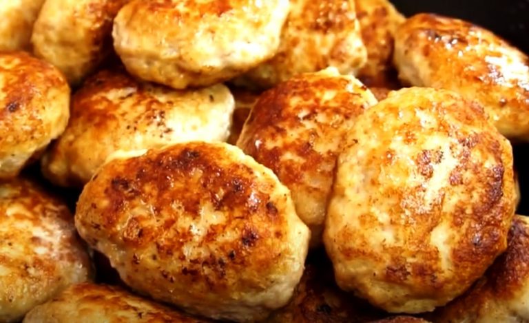 Рецепт необычно вкусных котлет. Родные просят готовить только их: секрет в пропорциях!