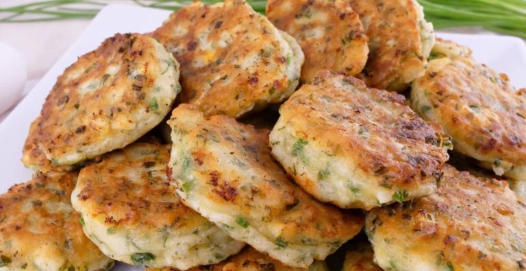 Ленивые пирожки на кефире с зеленым луком и яйцом. Если нет времени возиться с тестом!