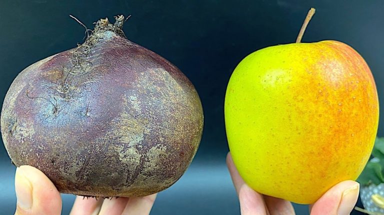 Свекла, морковь и яблоко. Не могу оторваться от этого салата: вкусно и полезно!