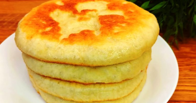 Пышные лепешки к супу вместо хлеба. Рецепт без яиц, молока и кефира!