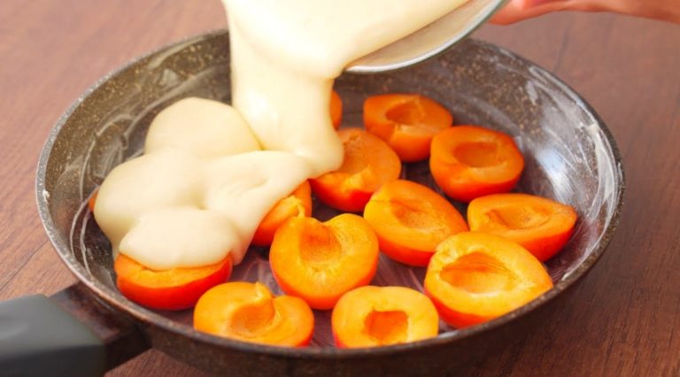 Нежный абрикосовый пирог на сковороде. Без духовки и миксера: вкусный и простой!