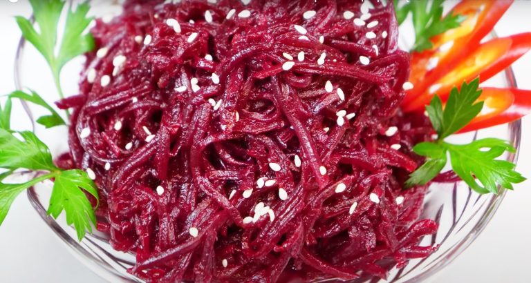 Свекла по-корейски. Салат, который стоит в холодильнике неделю и становится только вкуснее!