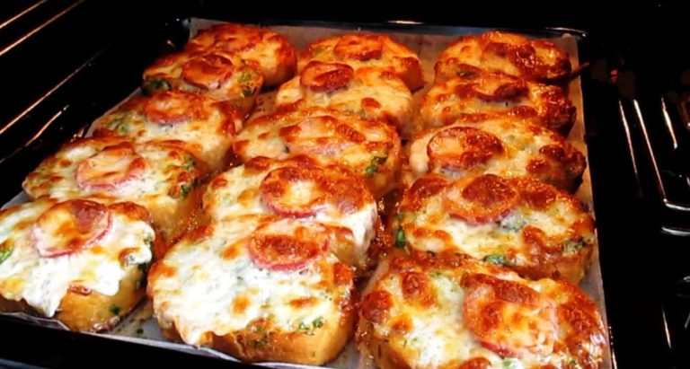 Готовлю на завтрак, перекус и ужин. Если есть яйцо и хлеб: быстрый рецепт мини пиццы!