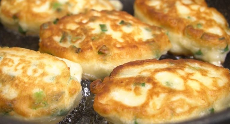 Ленивые пирожки «Пятиминутки». Пышные, мягкие и не оседают: секрет в приготовлении!