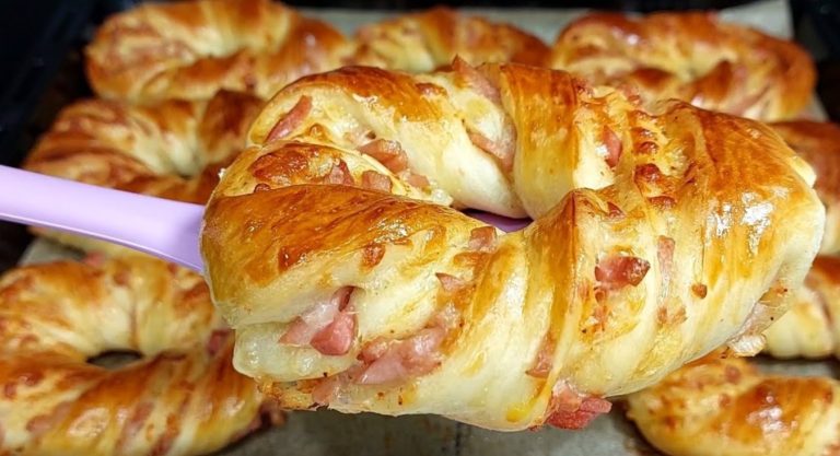 Намного вкуснее, чем пирожки и пицца. Косички с сыром и колбасой: в магазине таких не купишь!