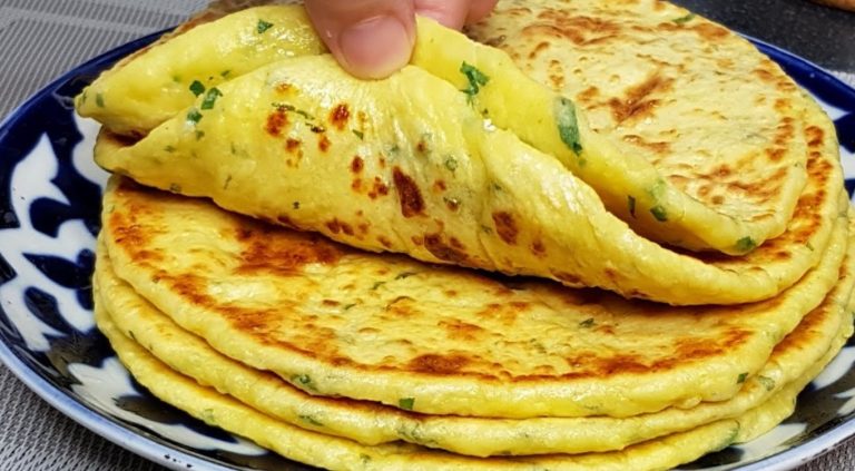 Картофель, мука и зелень — вкуснее всяких чебуреков. Ароматные лепёшки на сковороде!