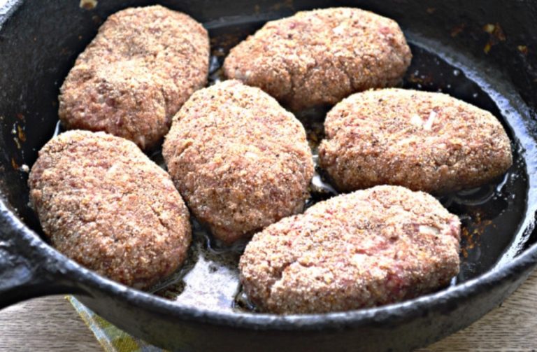 Повар из ресторана объяснил чем можно заменить хлеб в котлетах: лучшие способы!