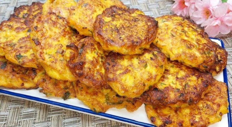 Из одной куриной грудки большая гора котлет. Вкусные и сочные: домашний рецепт!