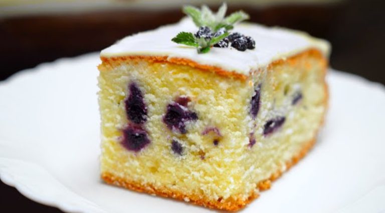 Приготовила себе, теперь готовлю на заказ. Мой ходовой ягодный пирог!