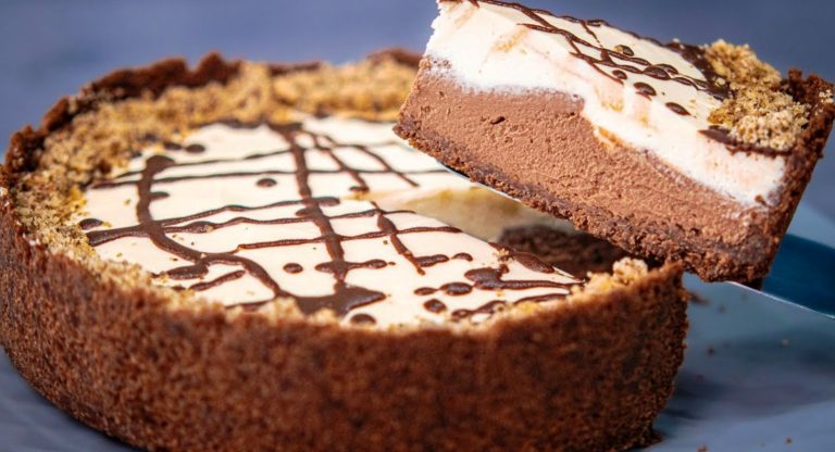 Летний торт без духовки и муки. Шоколадное чудо с нежным кремом из сливочного сыра!