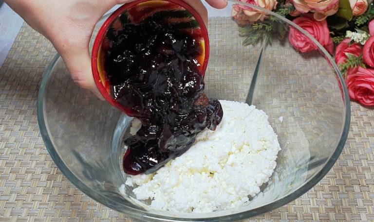 Беру творог и варенье. Забытый рецепт вкусного и быстрого пирога «Смородинка»!