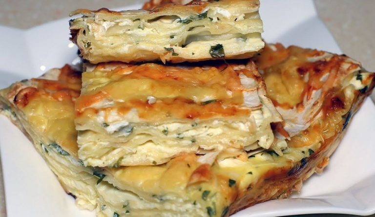 Как из простого лаваша приготовить вкуснятину? Быстрый сырный пирог из лаваша!