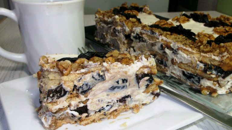 Изысканный торт без выпечки с черносливом и орехами!