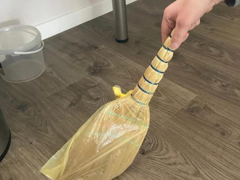 Для чего на веник нужно одевать пакет и какую это приносит пользу