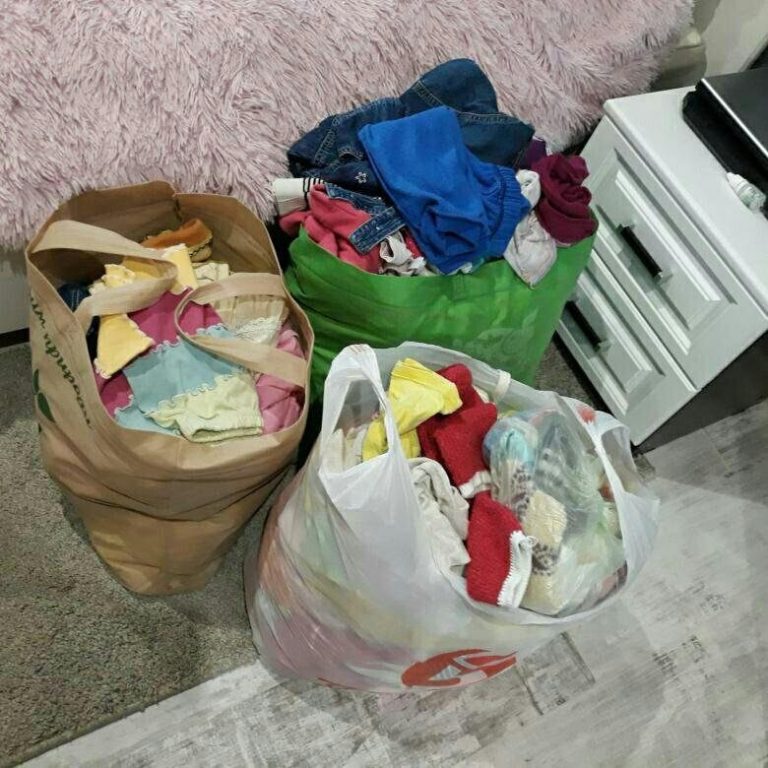 Зачем я хорошие вещи на помойку ношу. Почему не отдаю малоимущим!