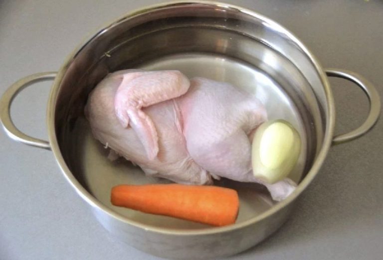 Оказывается, куриный бульон нужно выливать: жалею, что не знала раньше и варила «неправильно»