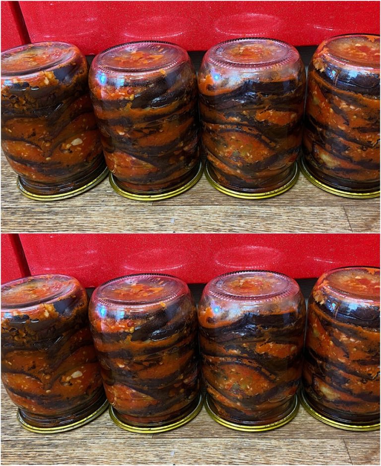 Я была счастлива, что запаслась такой закуской из баклажанов, правда до весны не осталось ни одной баночки