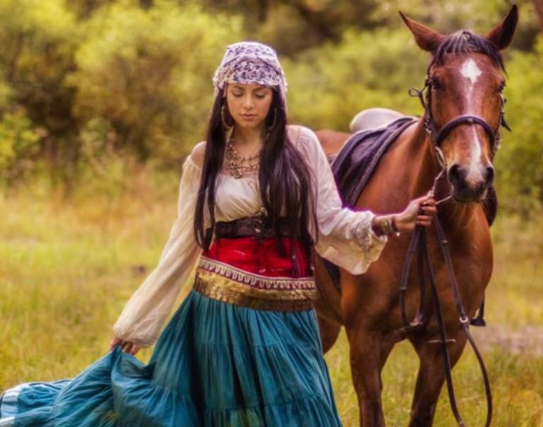 Цыганка прикоснулась к букету невесты и увидела мрачное будущее