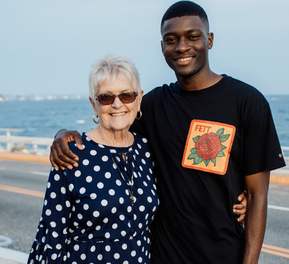 ОНА СЕЛА СО МНОЙ В САМОЛЁТЕ — А СПУСТЯ ТРИ ГОДА, Я ЗОВУ ЕЁ СЕМЬЁЙ