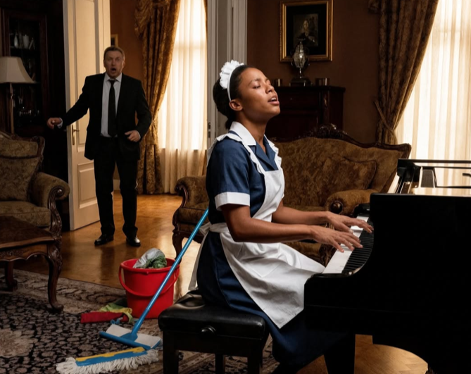 Холодный миллиардер застал свою домработницу за игрой на пианино — то, что он сделал дальше, шокировало всех.