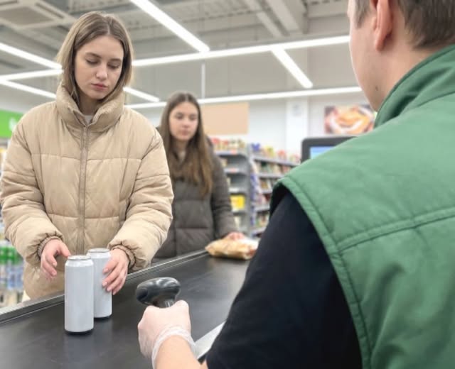 Ты всего лишь кассир, не учи меня жить🤨🤨🤨